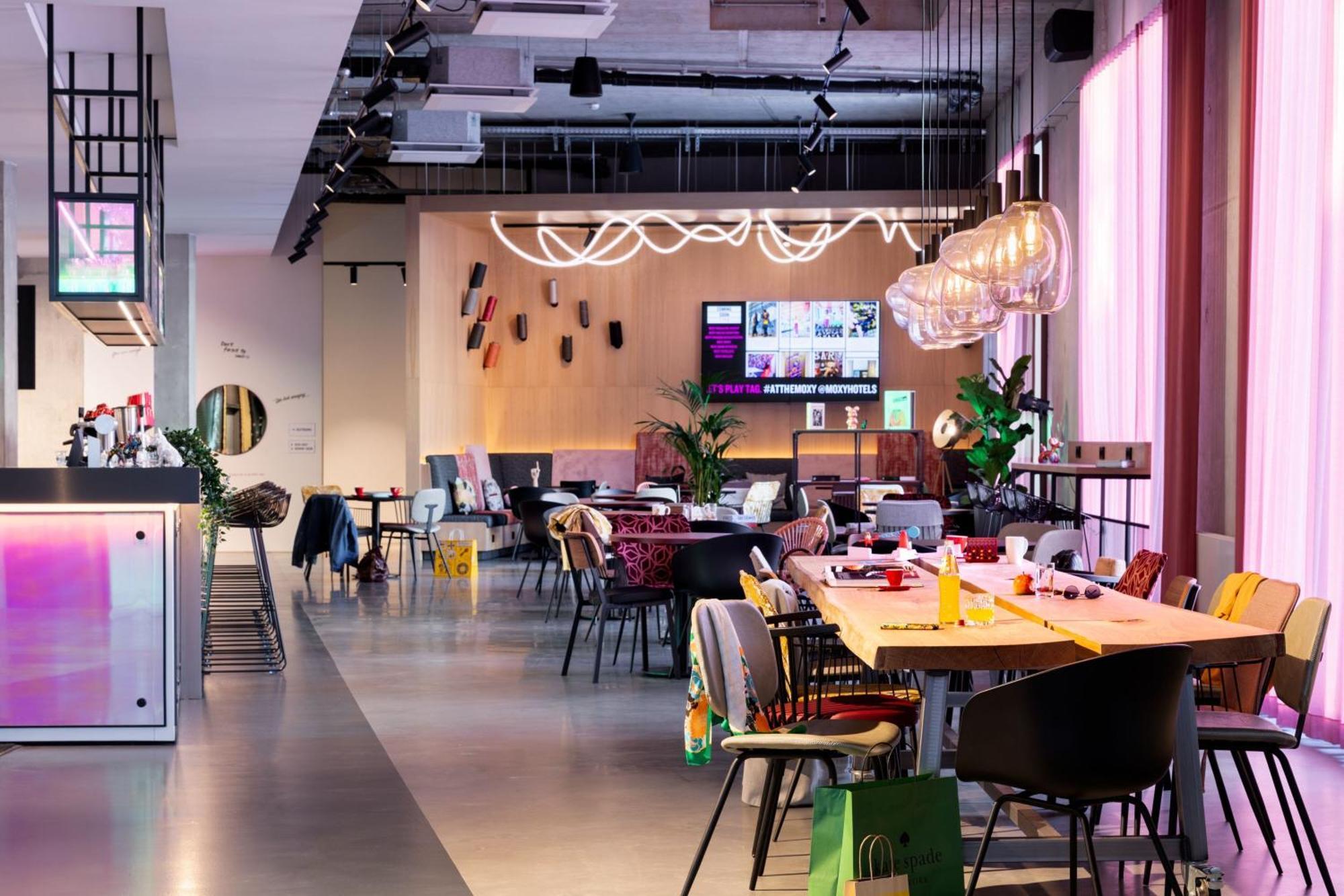 Moxy Outletcity Metzingen Metzingen  Exteriör bild