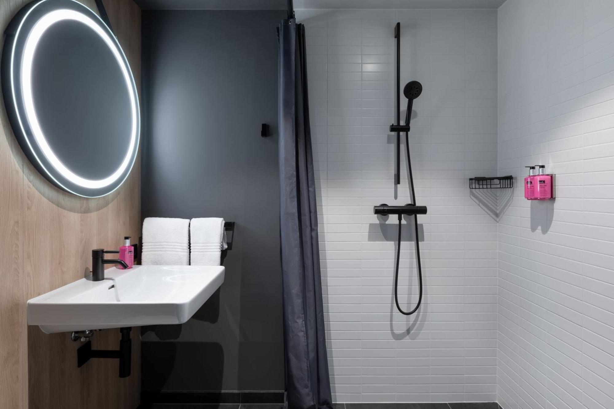 Moxy Outletcity Metzingen Metzingen  Exteriör bild
