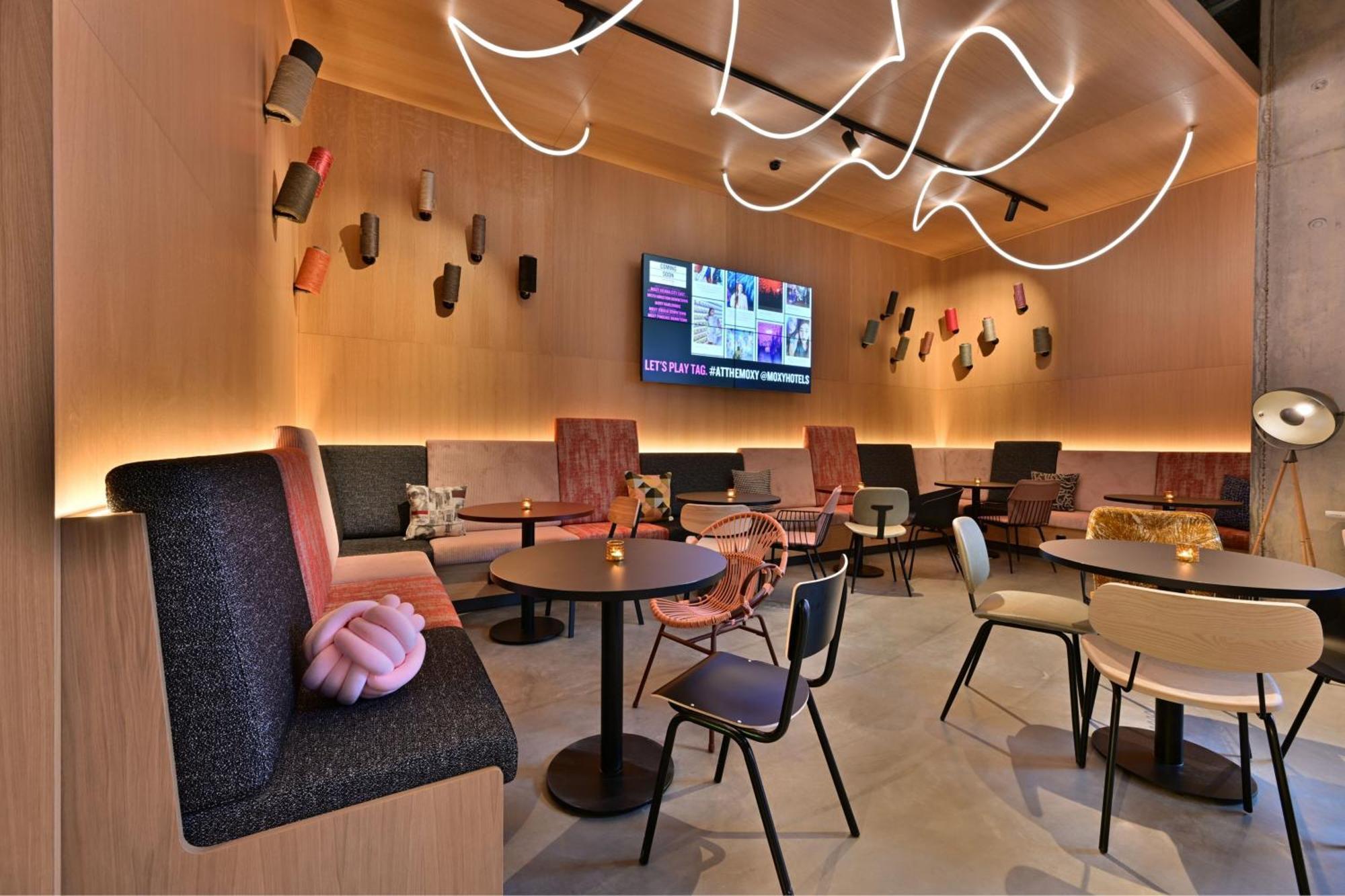Moxy Outletcity Metzingen Metzingen  Exteriör bild